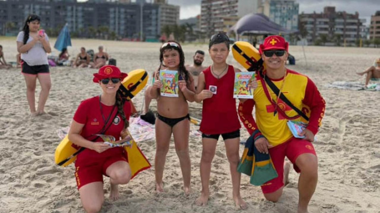 Bombeiros realizam ações educativas para crianças no Litoral — Foto: Governo do