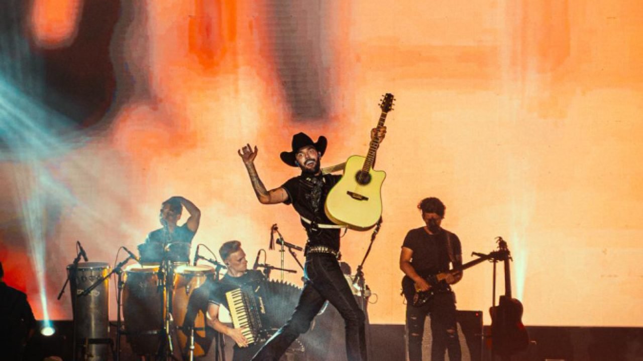 Luan Pereira e CountryBeat se apresentam em Pontal do Paraná — Foto: Governo do