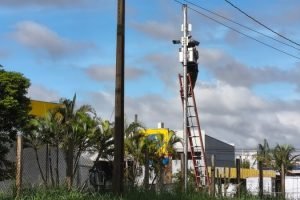 Instalação de câmeras do programa Olho Vivo em Londrina — Foto: Governo do Paran