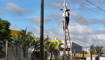 Instalação de câmeras do programa Olho Vivo em Londrina — Foto: Governo do Paran