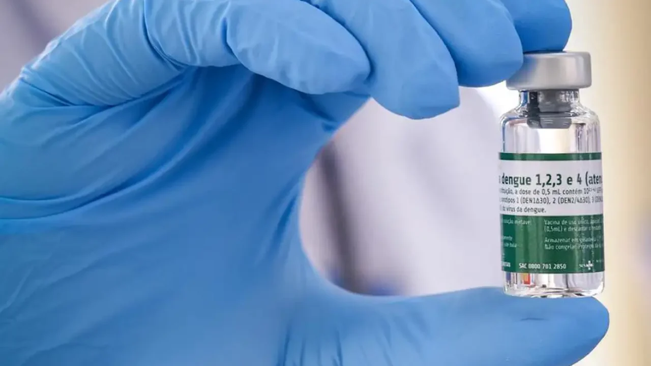 Saiba sobre a vacinação contra a dengue para profissionais da saúde. 650 mil dos