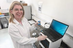 Lacen-PR amplia testagem de tuberculose com novos equipamentos. — Foto: Governo