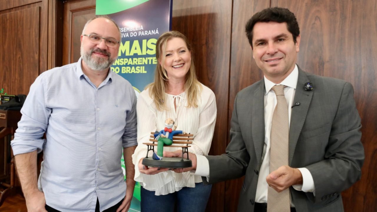 Foto: Alexandre Curi recebeu os familiares do ilustrador Nilson Müller — Nilson